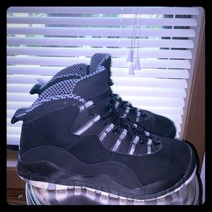 Retro Jordan 10 Grey and black. 6y or women 8